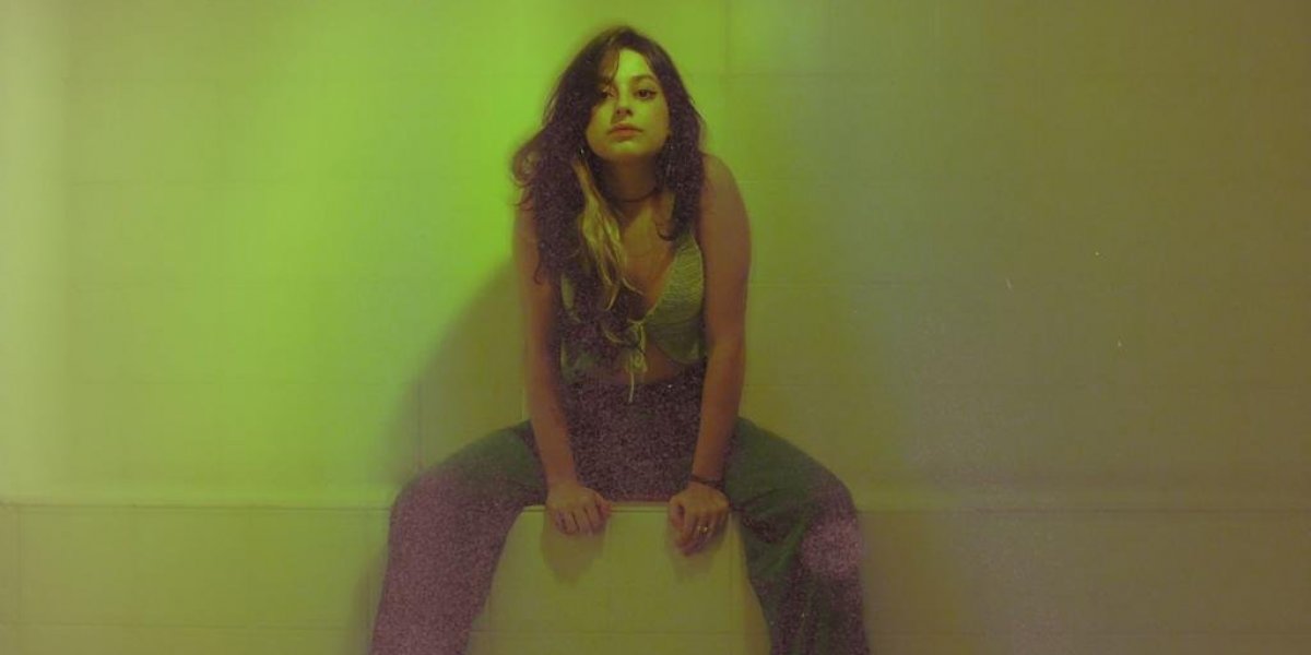 Bedroom baiano: cantora Vic lança novo EP com fusão de pop, rock e indie