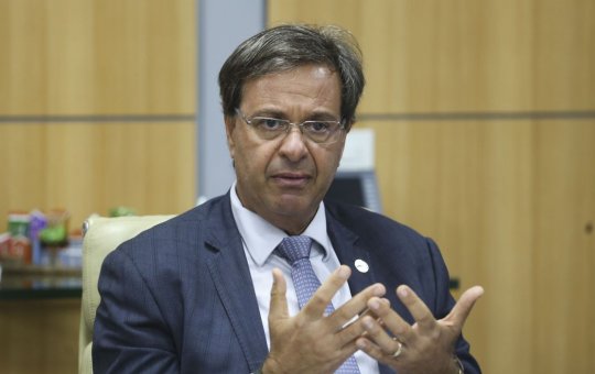 Ministro do Turismo é diagnosticado com Covid-19