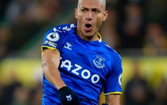 Richarlison faz gol de bicicleta, mas Everton é derrotado no Campeonato Inglês