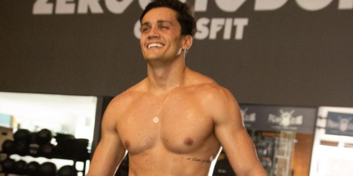 Conheça Hugo Novaes, poeta que deu beijão em Anitta na TV