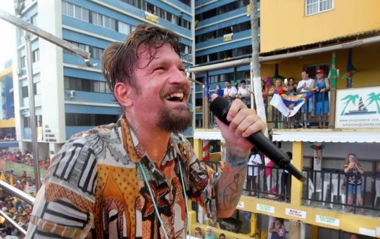 Cantor Saulo Fernandes testa positivo para a Covid-19