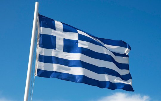 Grécia impõe multa mensal para idosos que não se vacinarem contra Covid