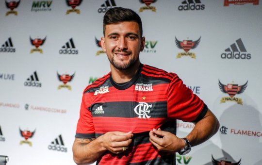 Flamengo renova contrato com Arrascaeta até 2026