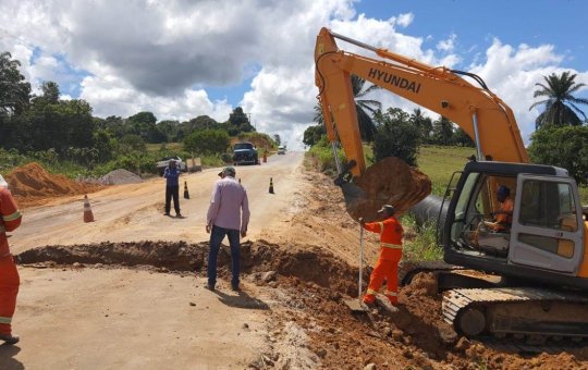 Estradas: Seinfra realiza ações emergenciais na BR-489, entre Prado e Itamaraju