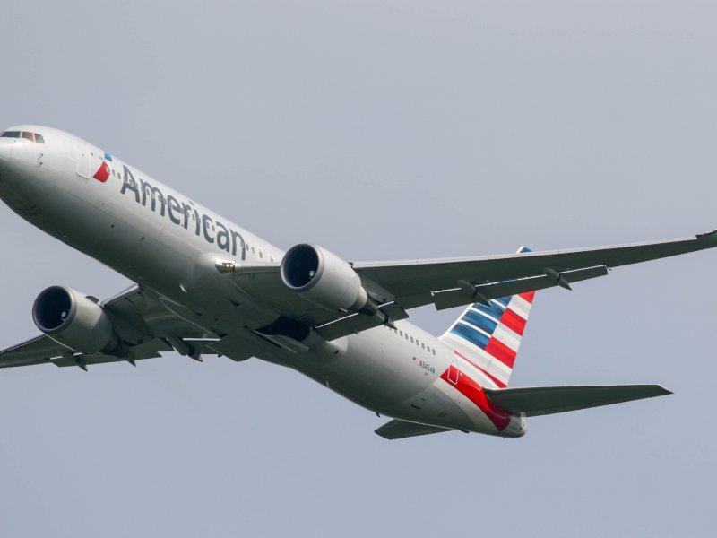Após passageiro se recusar a usar máscara, avião retorna ao a aeroporto dos EUA