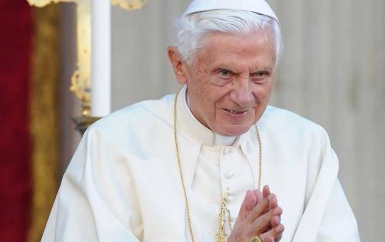 Bento XVI é acusado de omissão em casos de abuso sexual cometidos por sacerdotes