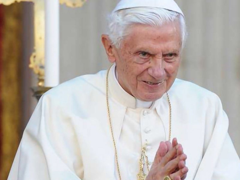 Bento XVI é acusado de omissão em casos de abuso sexual cometidos por sacerdotes