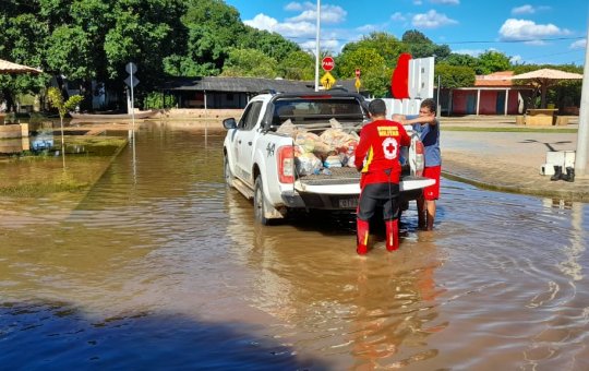 Chuva: Bombeiros recebem 10 toneladas de alimentos para ajudar famílias da Bahia