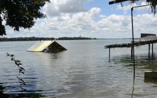    Cheia do São Francisco deixa casas alagadas em Juazeiro