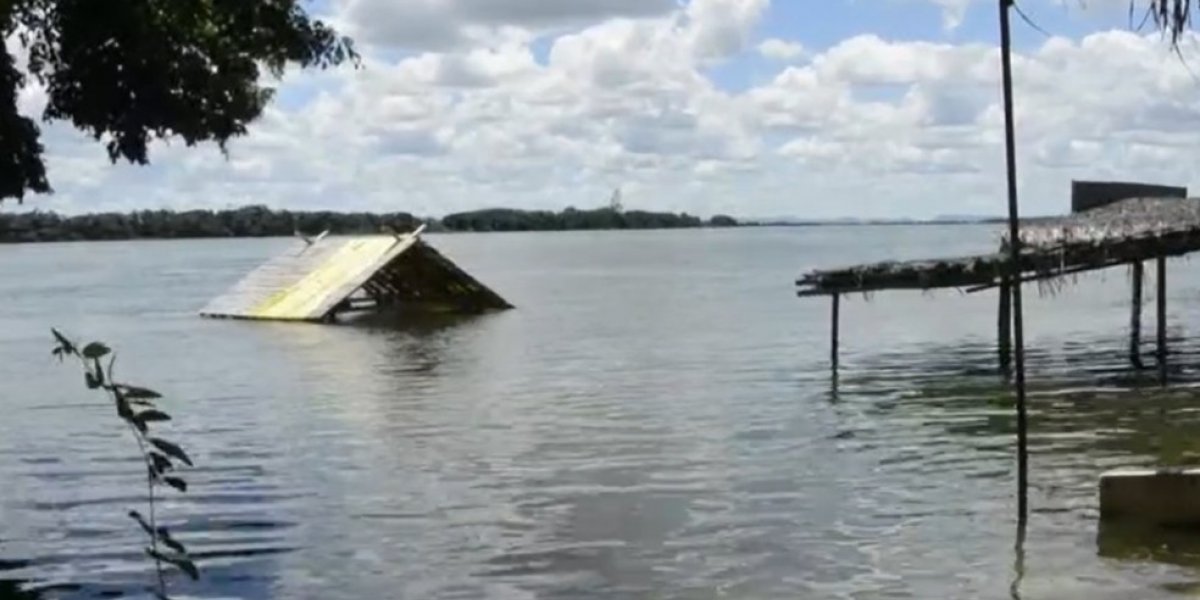 Cheia do São Francisco deixa casas alagadas em Juazeiro