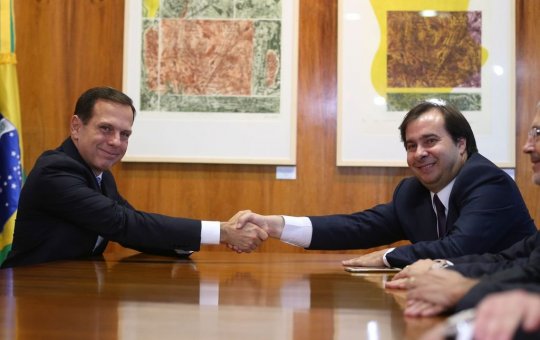 Rodrigo Maia coordenará programa de governo do presidenciável João Doria