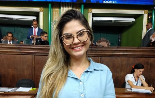 Defensora dos animais lidera ranking de faltosos da Câmara de Salvador