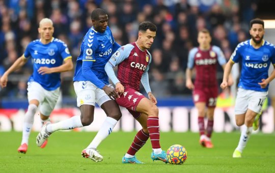 Em duelo de brasileiros, Aston Villa de Coutinho bate o Everton de Richarlison