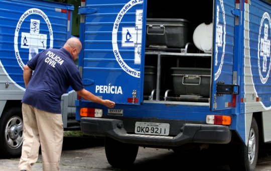 Batida entre carreta e carro deixa um morto no oeste da Bahia