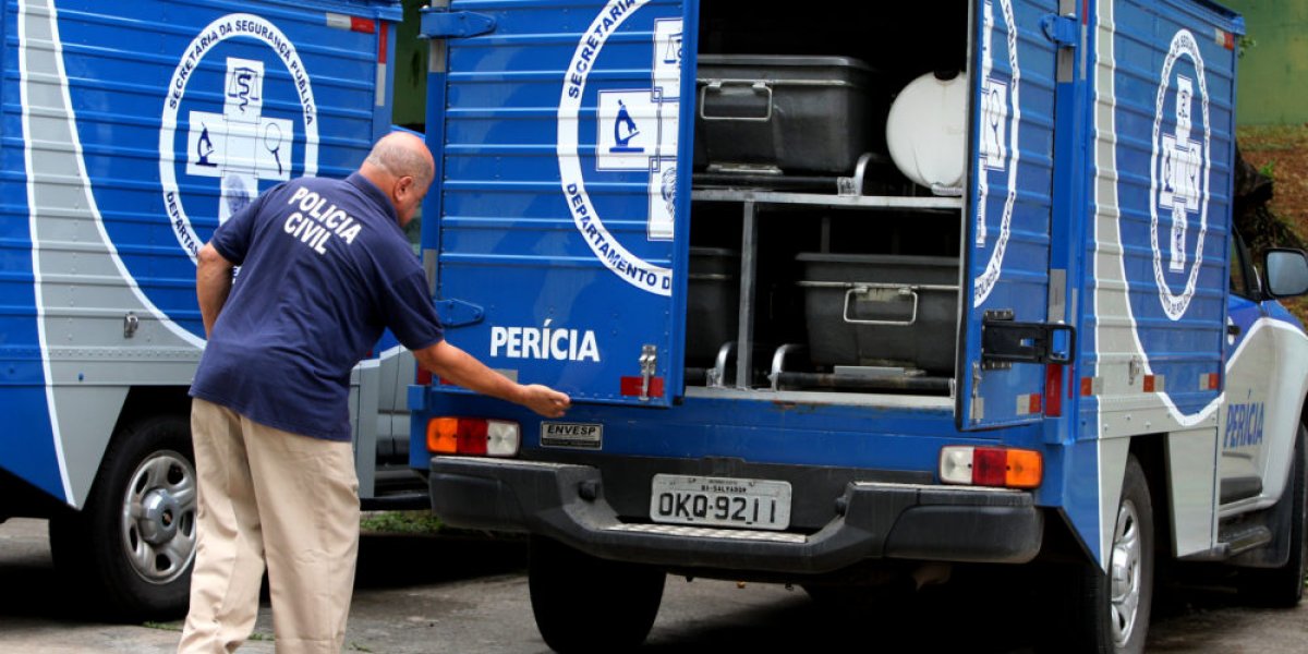 Batida entre carreta e carro deixa um morto no oeste da Bahia