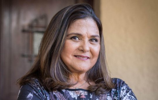 Elizangela sai de hospital, mas segue com suporte de oxigênio