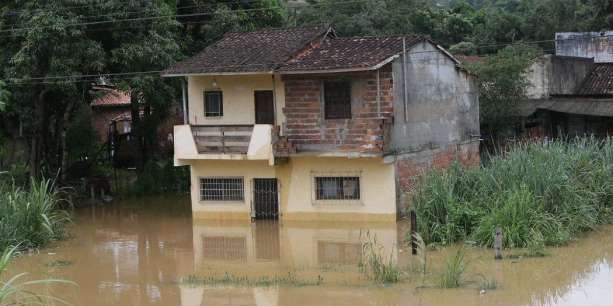 Itororó, no sul da Bahia, volta a registrar temporais e entra em alerta