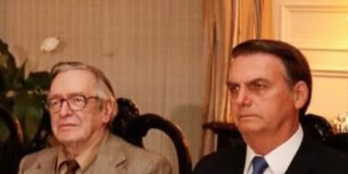 “Um dos maiores pensadores do nosso país”, diz Bolsonaro sobre Olavo de Carvalho