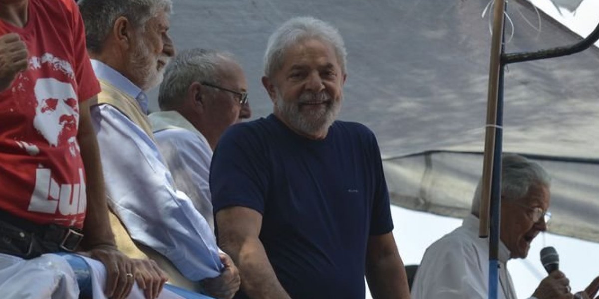 Randolfe Rodrigues é convidado para equipe de campanha de Lula