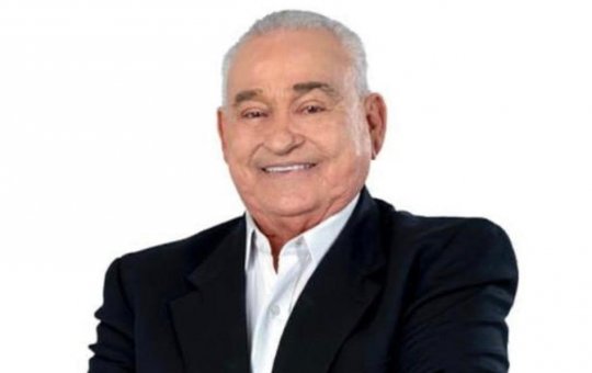 "Não pode uma mãe dormir no passeio, na porta de uma escola", dispara Varela