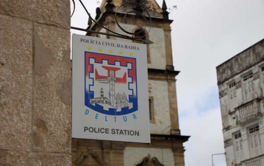 Homem faz funcionária de loja refém na Baixa dos Sapateiros