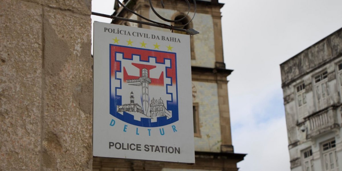 Homem faz funcionária de loja refém na Baixa dos Sapateiros