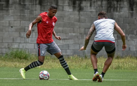 De volta ao time, David treina e pode reforçar time contra o Jacuipense