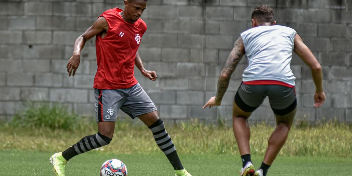 De volta ao time, David treina e pode reforçar time contra o Jacuipense