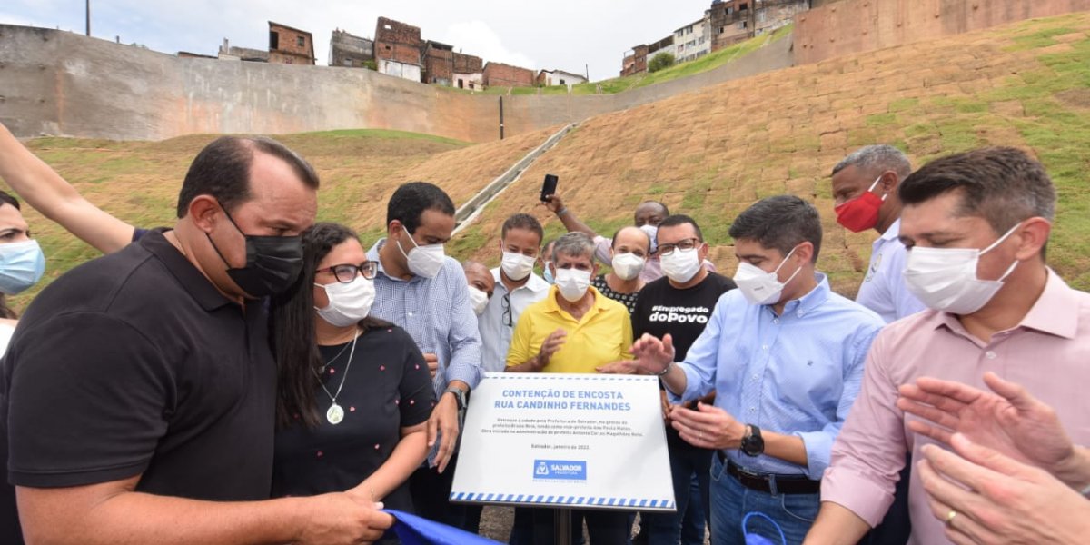  Prefeitura entrega contenção de encosta na Fazenda Grande do Retiro