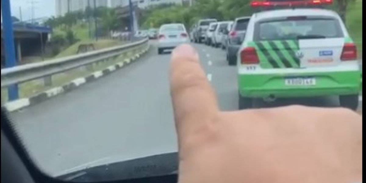 Motorista reclama de falta de vacinas no drive do Bela Vista em Salvador