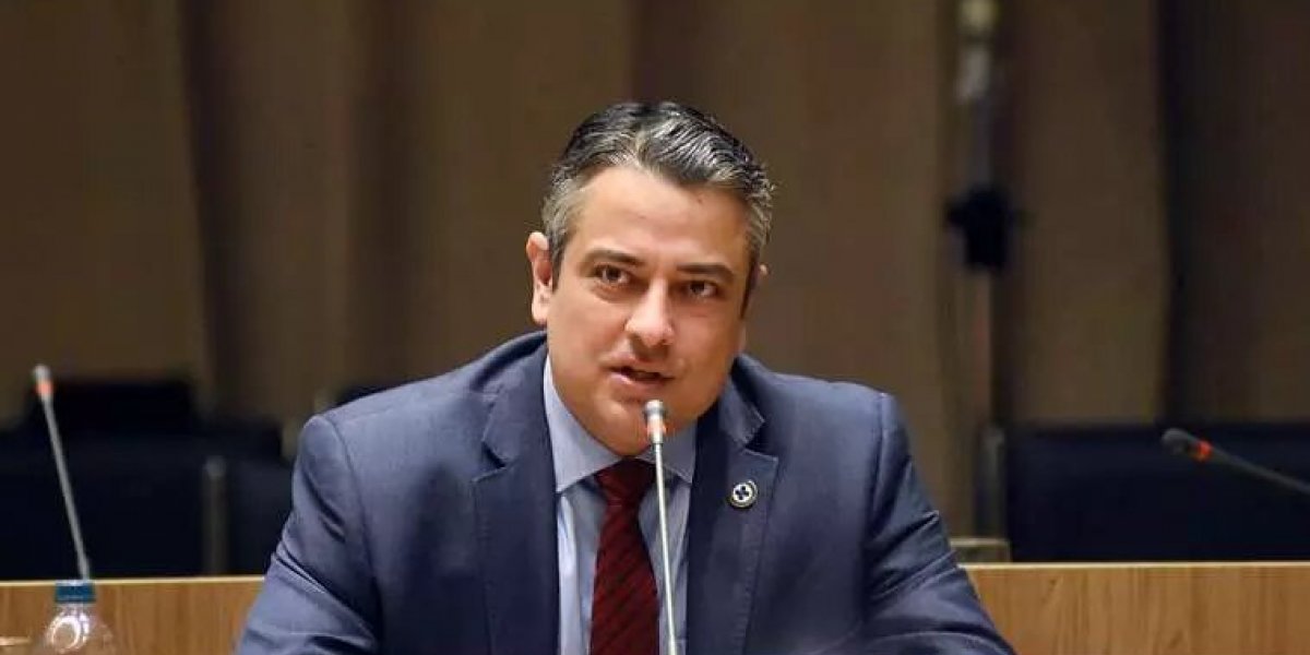 Secretário da Saúde terá cinco dias para explicar nota antivacina 