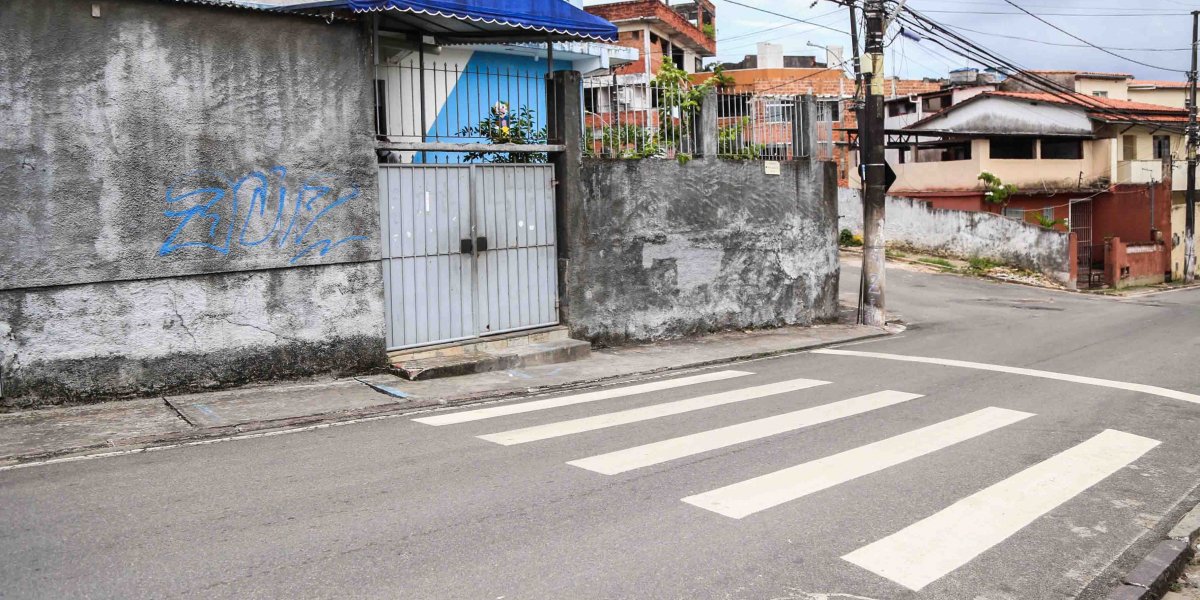 Pintura de faixas de pedestre são reforçadas em Salvador para volta às aulas