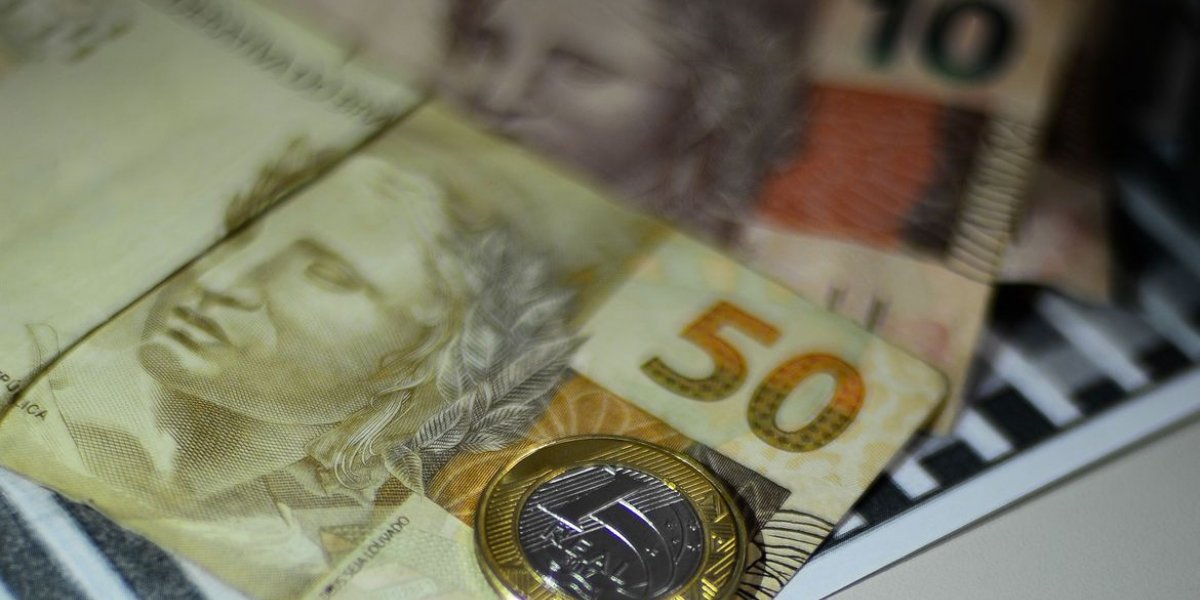 Auxílio Brasil: beneficiários com NIS final 8 recebem grana nesta quinta (27)