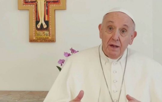 Papa Francisco pede que pais não condenem filhos pela orientação sexual