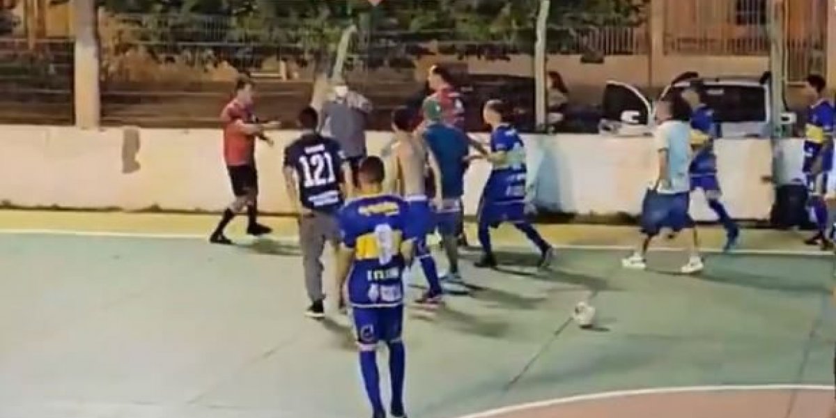 Árbitro se descontrola em partida de futsal amadora e aponta arma para jogadores