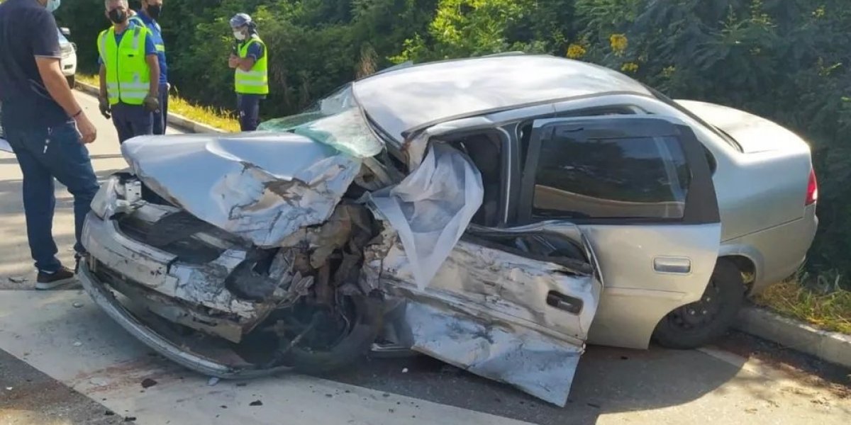 Acidente entre carro e carreta na BR-116 deixa um morto e quatro feridos
