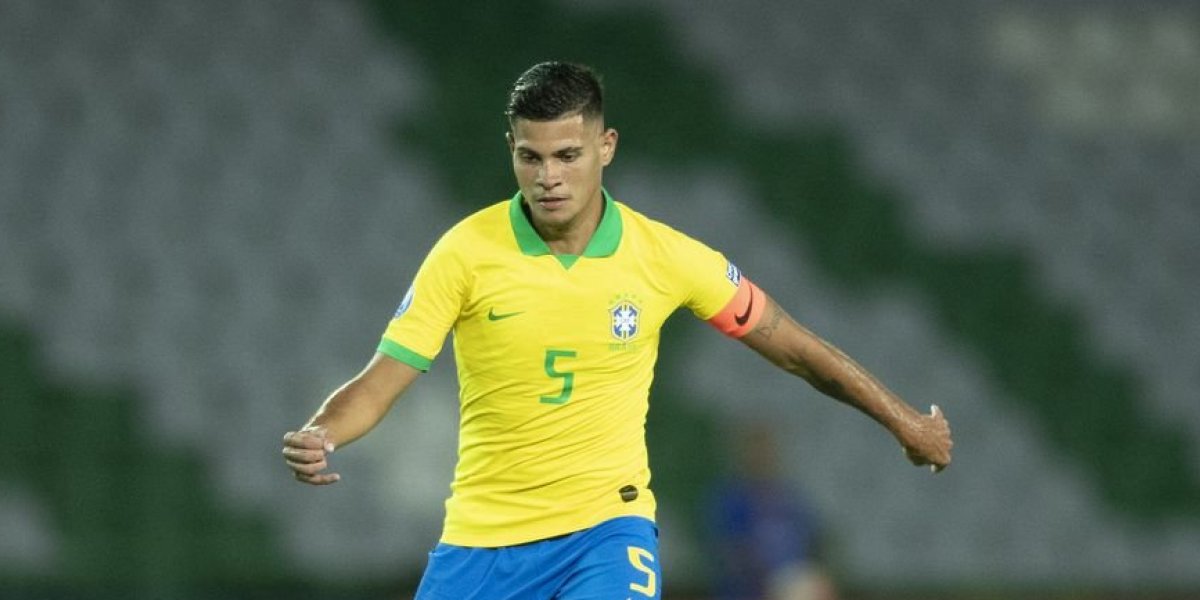 Bruno Guimarães é anunciado oficialmente como novo reforço do Newcastle