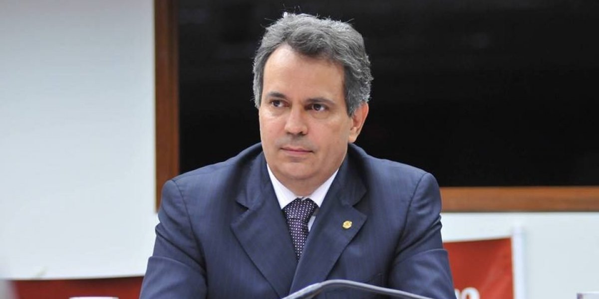 Félix Mendonça diz que não foi procurado por Wagner e negocia apoio à Neto