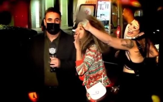Mulheres alcoolizadas ridicularizam repórter do SBT