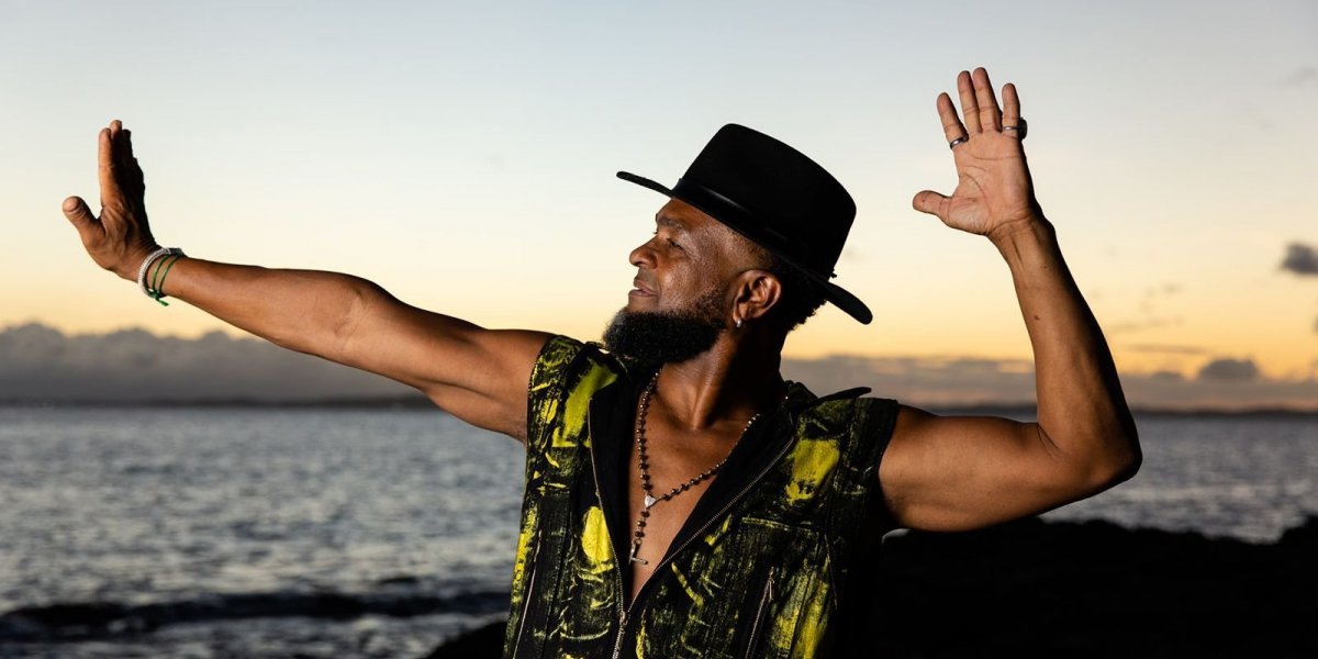 Vocalista da Motumbá fala sobre retorno aos palcos e show gratuito com Sarajane