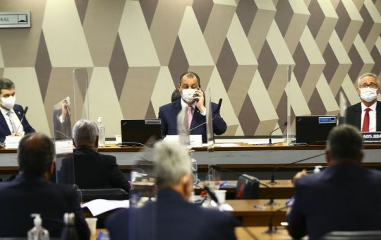 Membros da CPI da Covid reagem após PF dizer que Bolsonaro não prevaricou