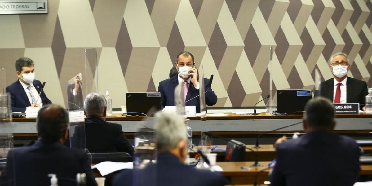 Membros da CPI da Covid reagem após PF dizer que Bolsonaro não prevaricou