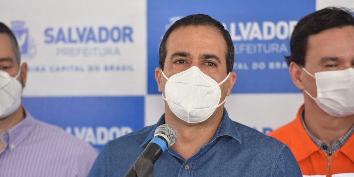 Bruno Reis enfrenta protestos ao chegar na Câmara de Salvador nesta manhã