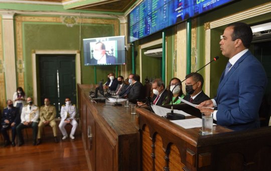 Bruno Reis exalta combate à pandemia durante discurso na Câmara de Salvador