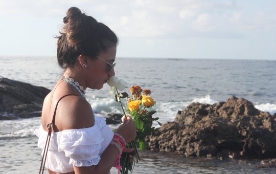 Confira as fotos dos fiéis de Iemanjá no Rio Vermelho