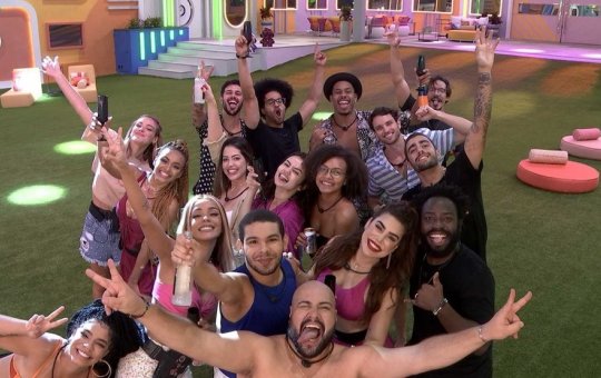 BBB: Todos os brothers fazem testes de Covid-19 após suspeita de contaminação