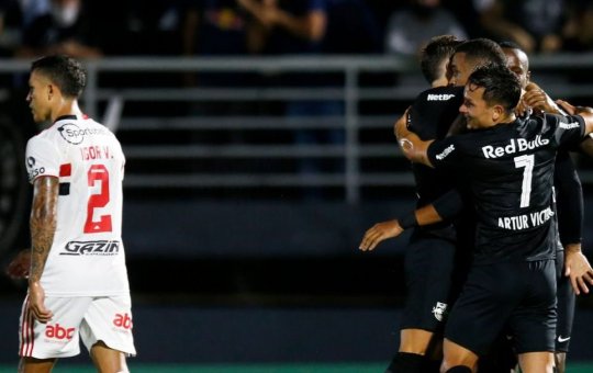 Hyoran decide e RB Bragantino derrota o São Paulo em jogo de sete gols