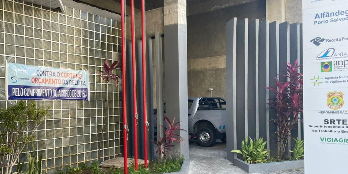 Receita Federal: 25 auditores-fiscais entregam os cargos em Salvador