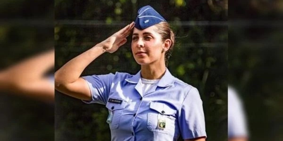 Oficial da FAB é demitida após ter conta em site adulto descoberta