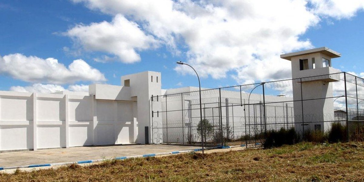 Detentos fogem do presídio em Eunápolis